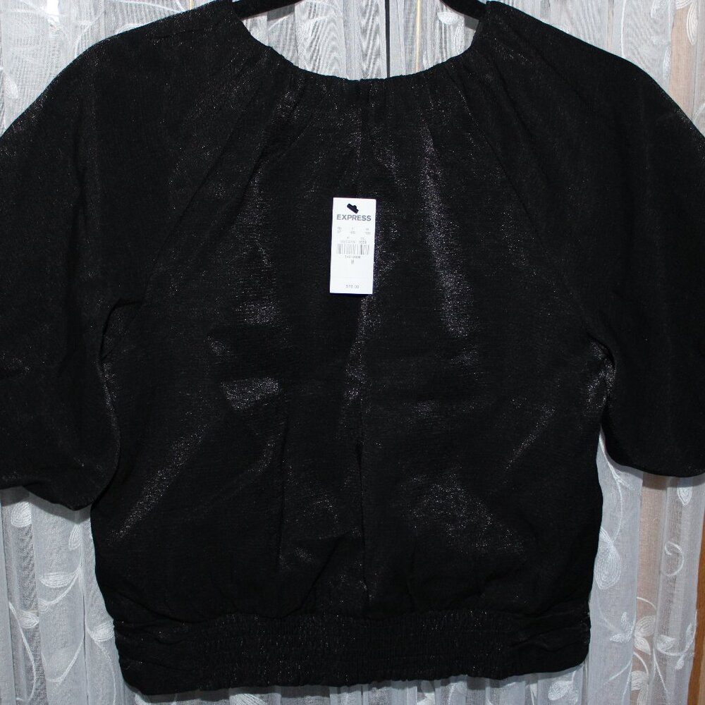 Express NWT $78. Teens Top M Black Lines Scup Neck Short Ballum Sleeve Pullover